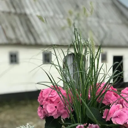 Landligt Ophold Pa Midtgard *