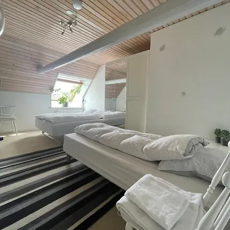 Landligt Ophold Pa Midtgard *